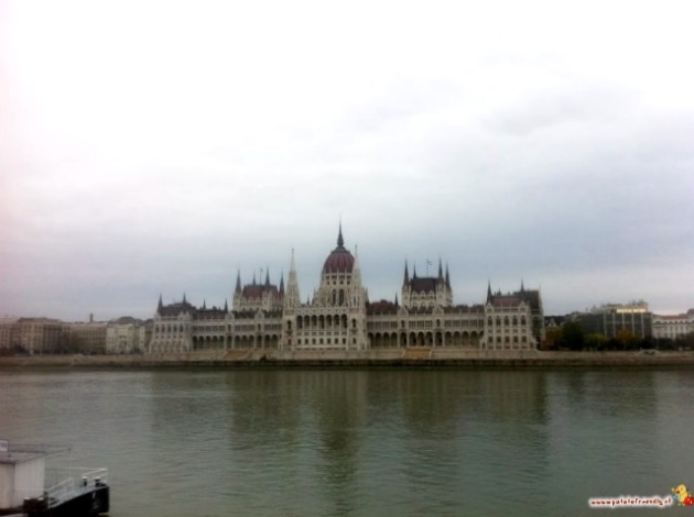 Vista Parlamento. Budapest 0-12. Credits: PatatoFriendly